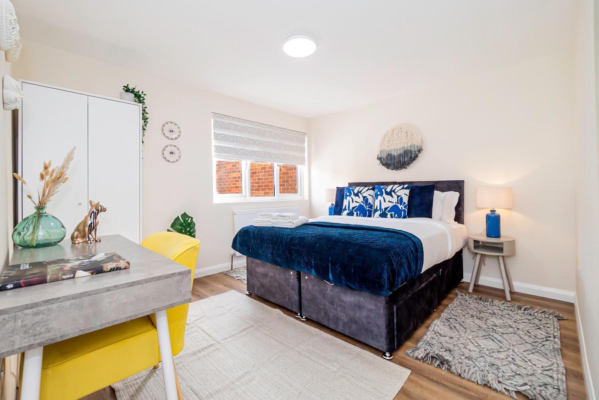 Modern 3-bedroom 2-bathroom Flat With Garden At Hanwell Apartment *