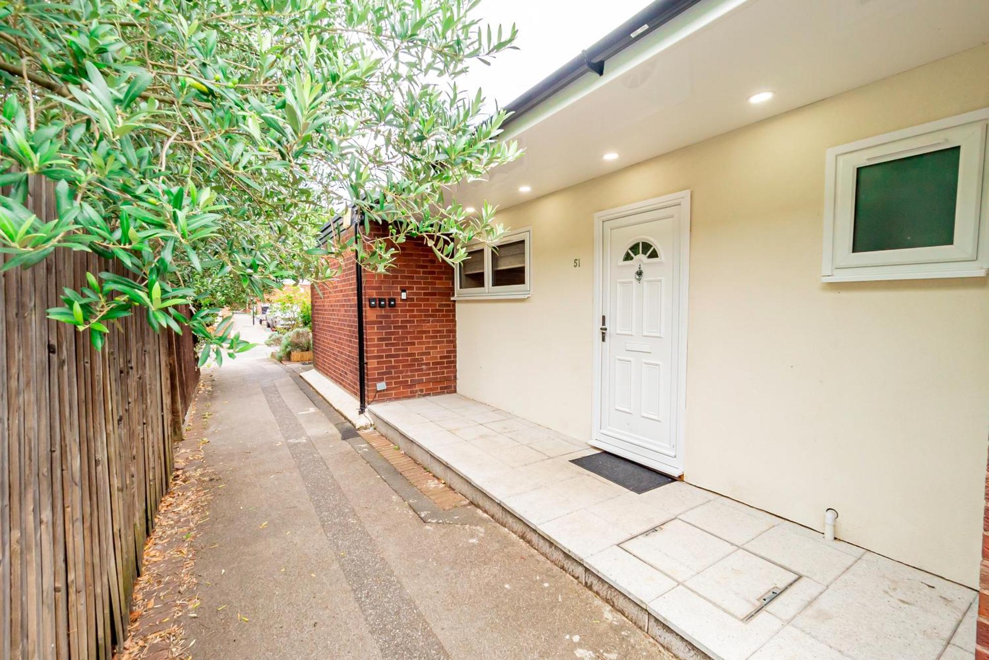 Modern 3-bedroom 2-bathroom Flat With Garden At Hanwell Greenford (Greater London)