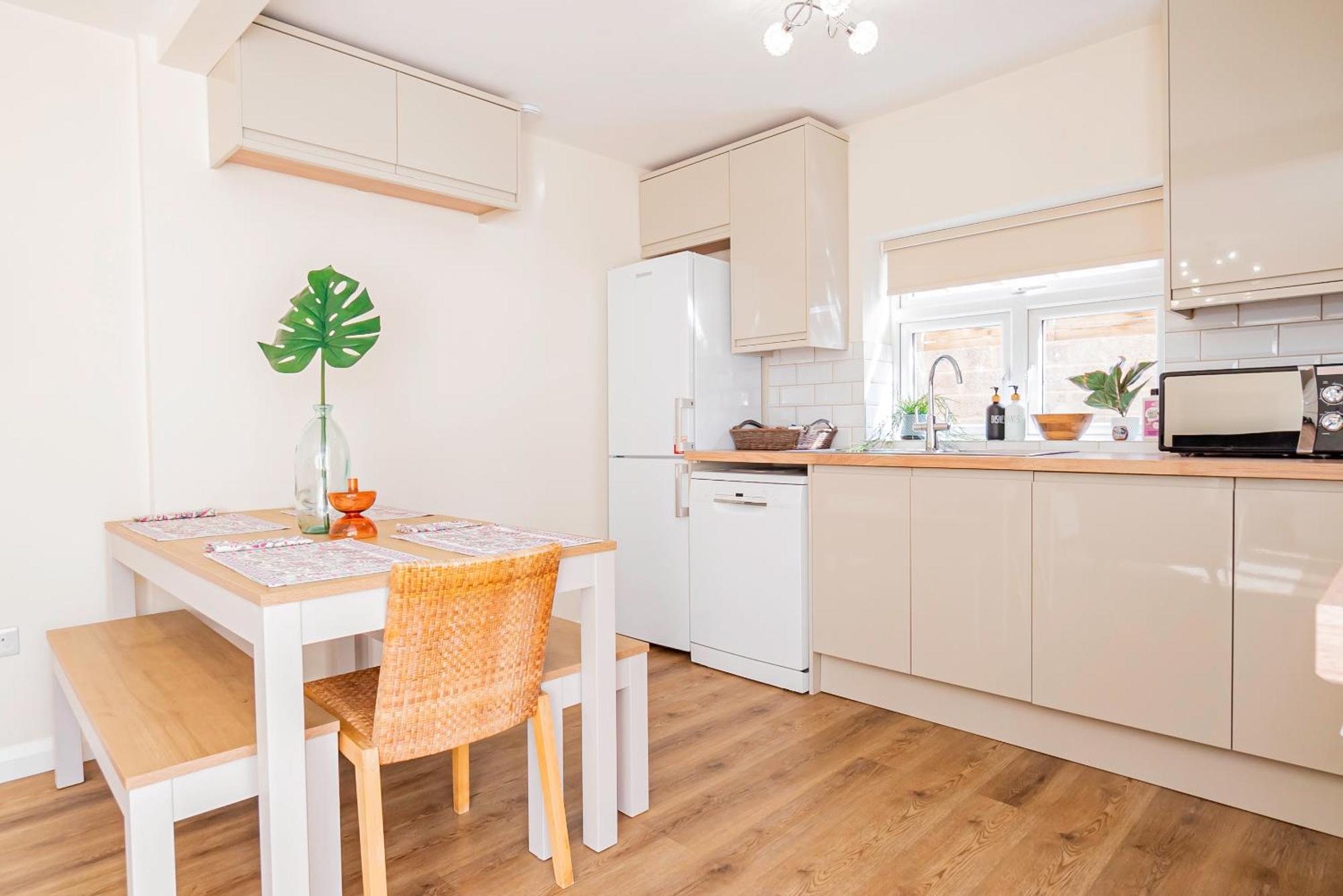 Modern 3-bedroom 2-bathroom Flat With Garden At Hanwell